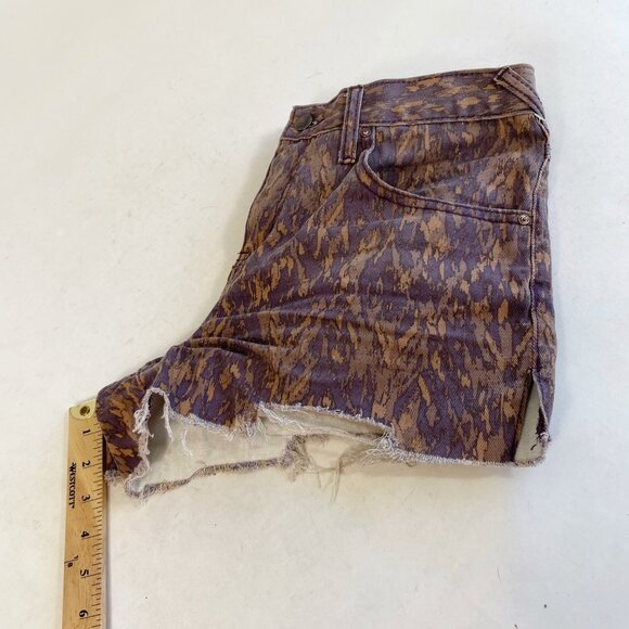 Free People Cutoff Frayed Shorts Size 29 Womens Purple Printed Denim Mid Rise - Picture 7 of 10